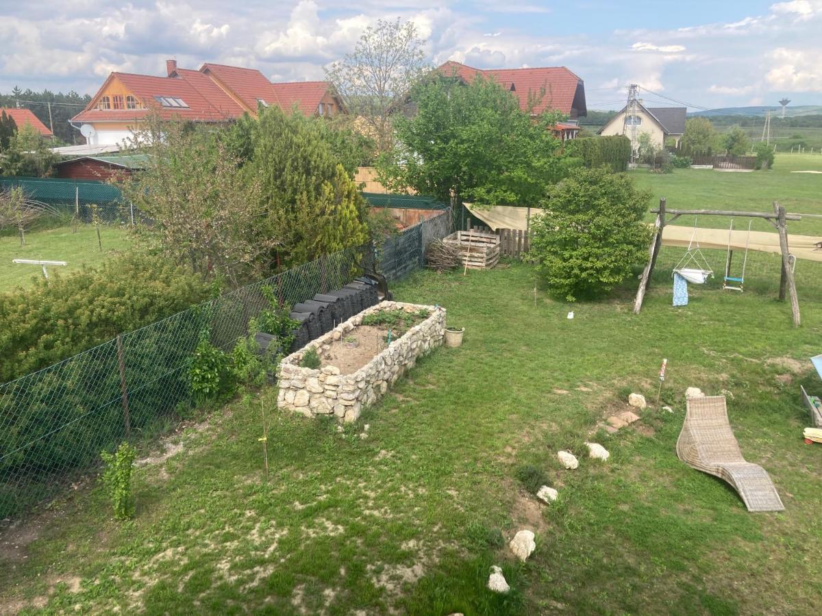 Karadi Apartman Zánka Exteriör bild