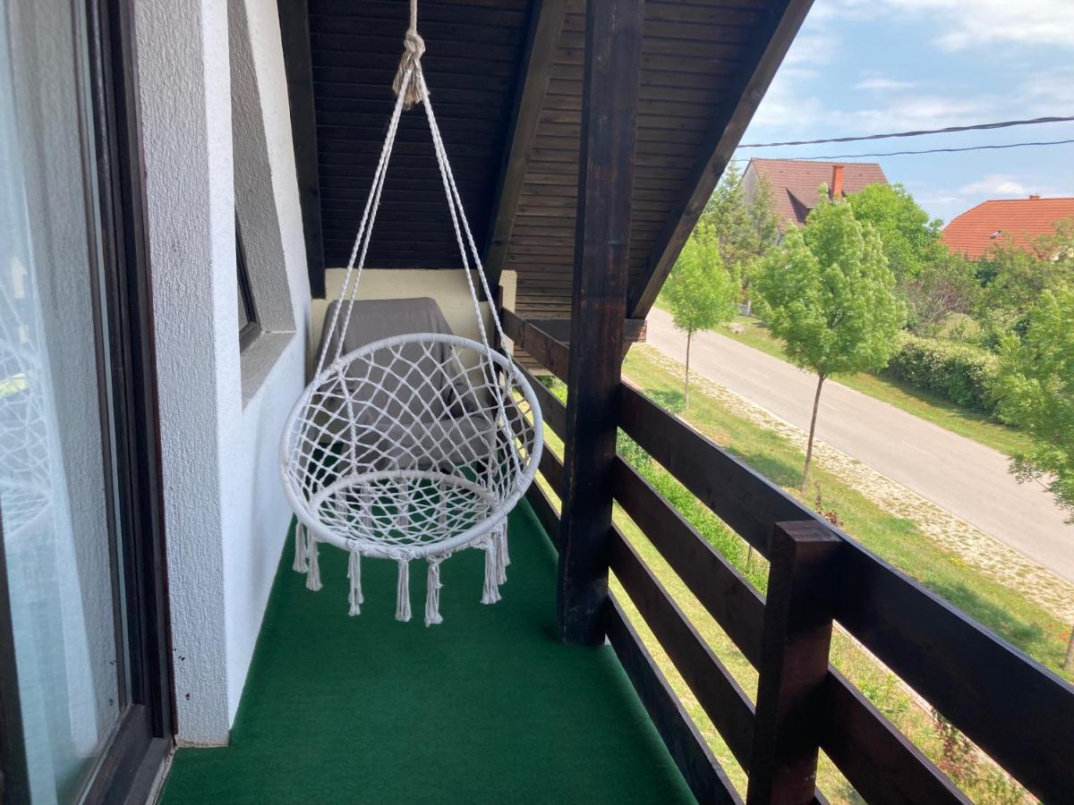 Karadi Apartman Zánka Exteriör bild